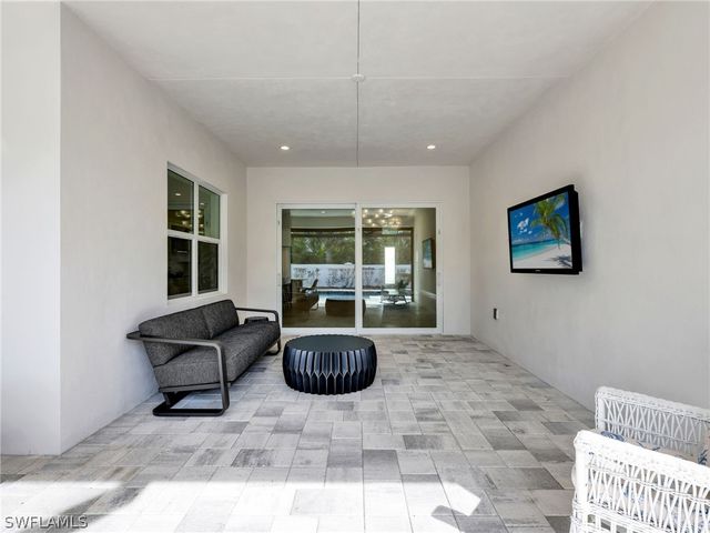 9252 Cayman DR, Naples, FL 34114