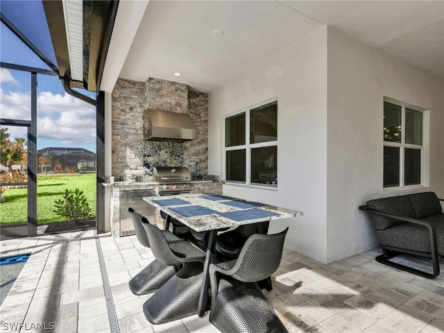 9252 Cayman DR, Naples, FL 34114