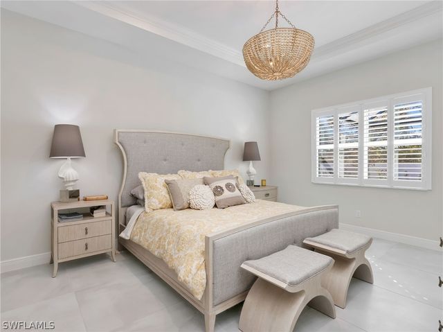 9252 Cayman DR, Naples, FL 34114