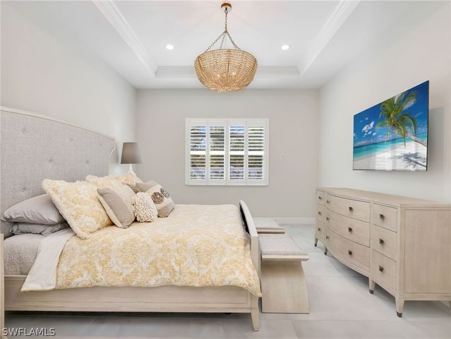 9252 Cayman DR, Naples, FL 34114