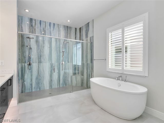 9252 Cayman DR, Naples, FL 34114