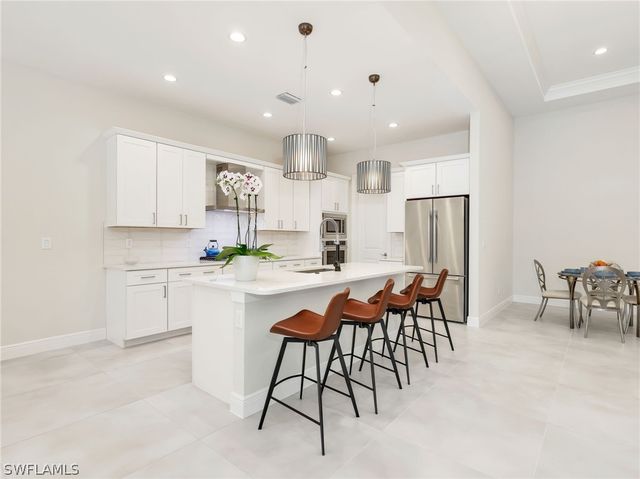 9252 Cayman DR, Naples, FL 34114