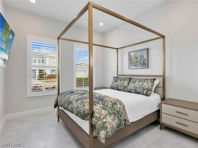 9252 Cayman DR, Naples, FL 34114