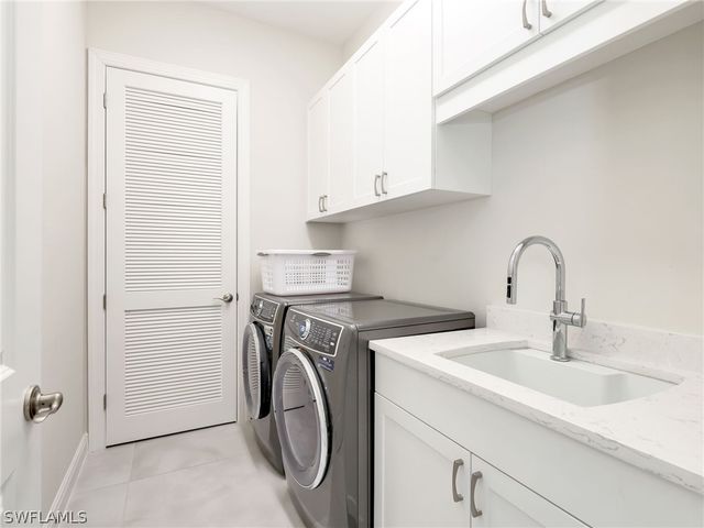 9252 Cayman DR, Naples, FL 34114