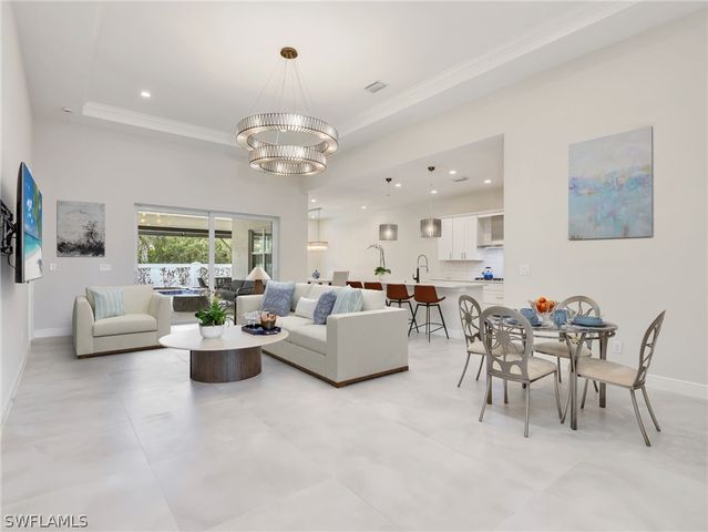 9252 Cayman DR, Naples, FL 34114