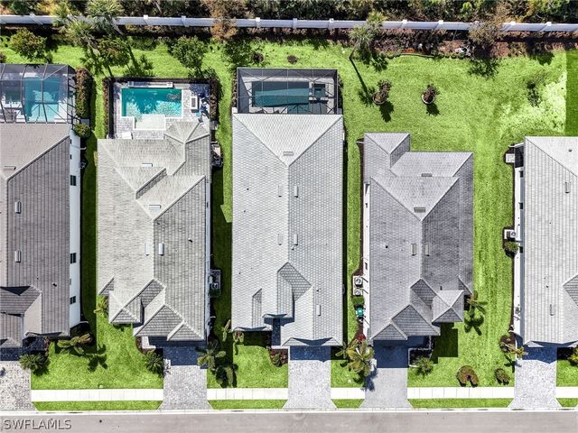 9252 Cayman DR, Naples, FL 34114