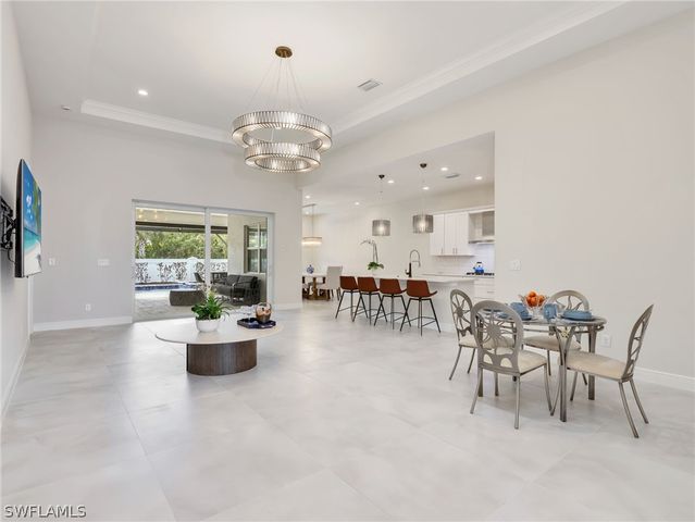 9252 Cayman DR, Naples, FL 34114