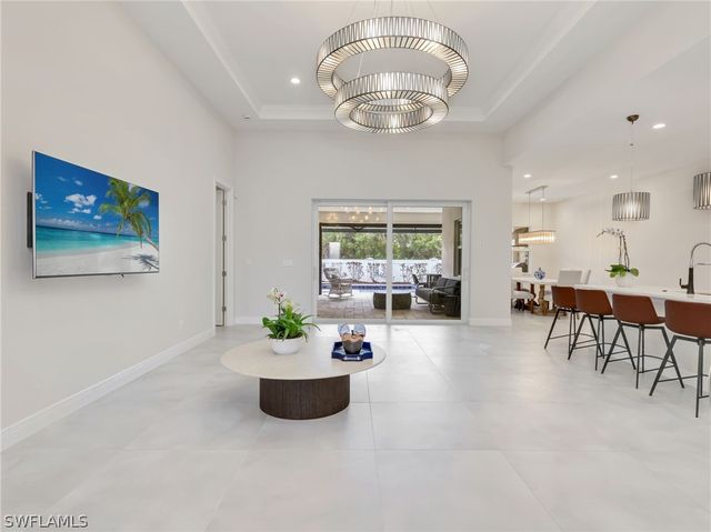 9252 Cayman DR, Naples, FL 34114