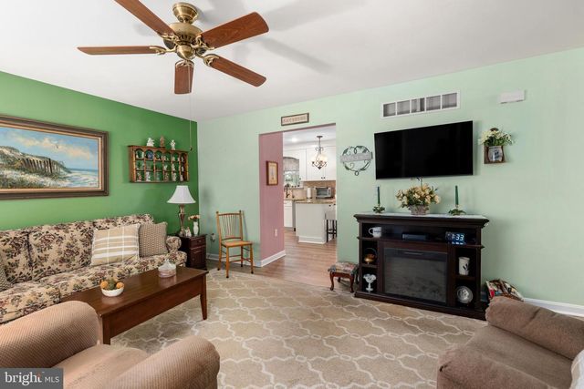 7 TURNINGLEAF CT, Dover, DE 19904
