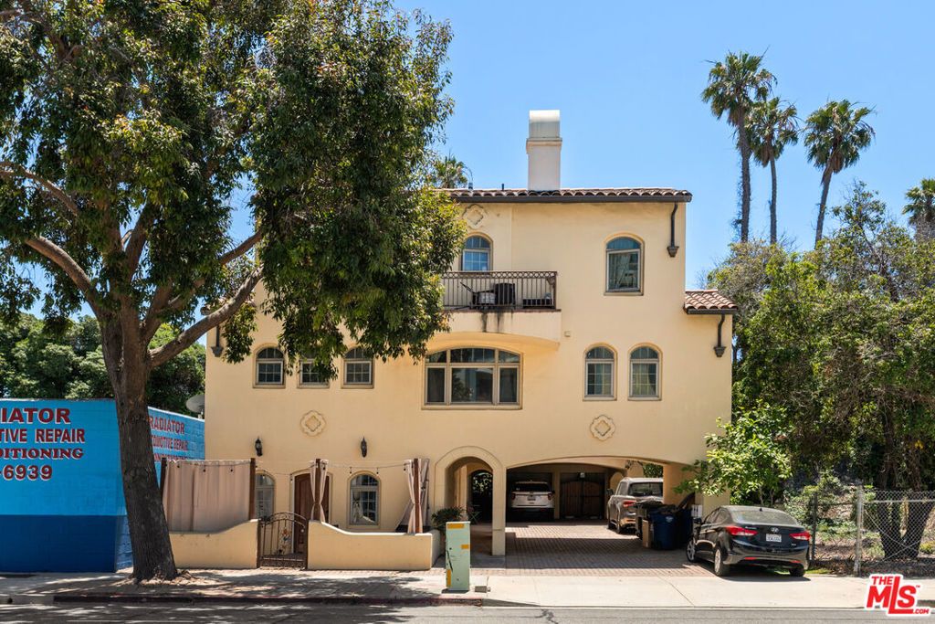 Image 1 of property listing at 44 E Thompson Boulevard, Ventura, CA 93001