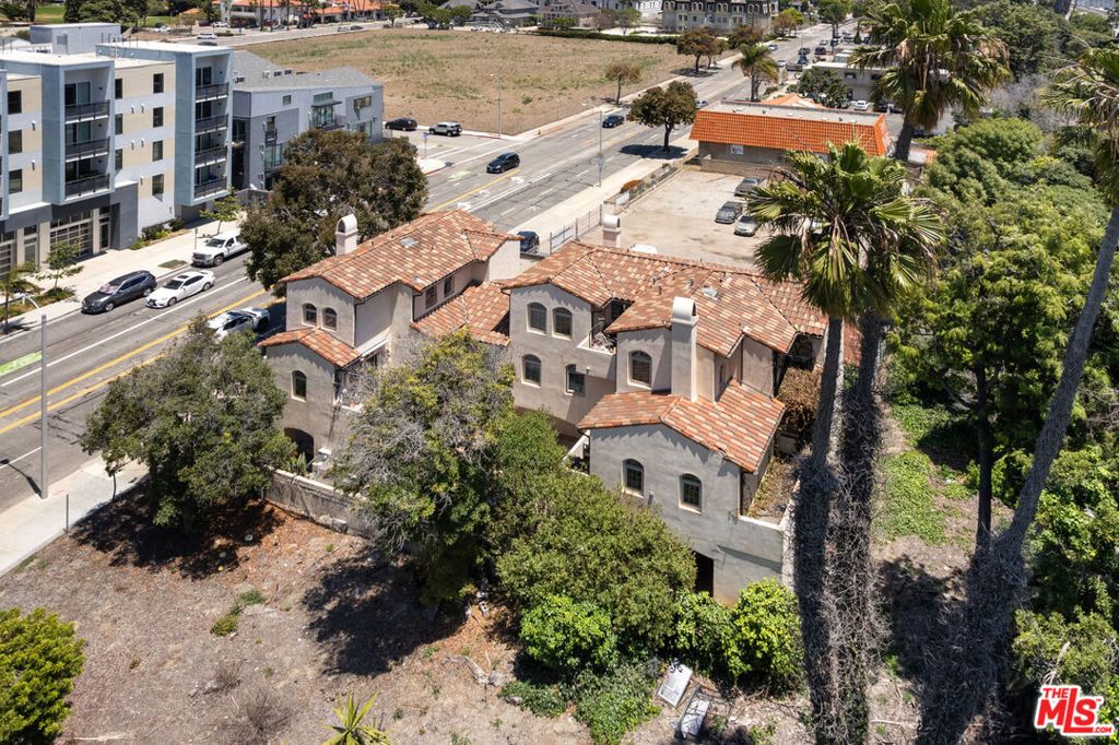 Image 10 of property listing at 44 E Thompson Boulevard, Ventura, CA 93001