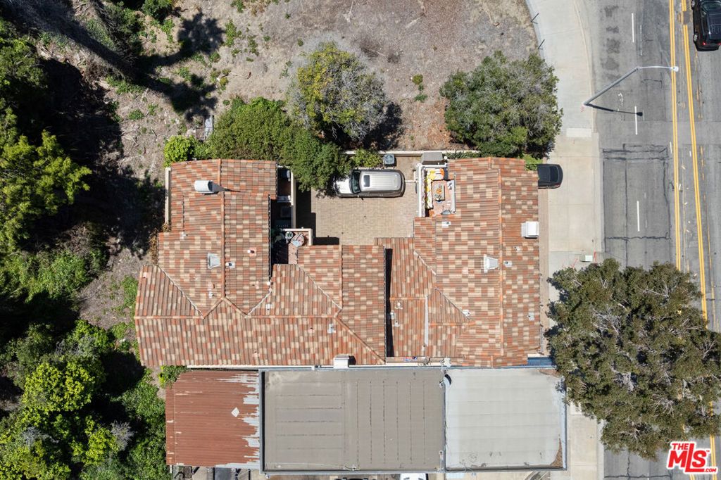 Image 14 of property listing at 44 E Thompson Boulevard, Ventura, CA 93001