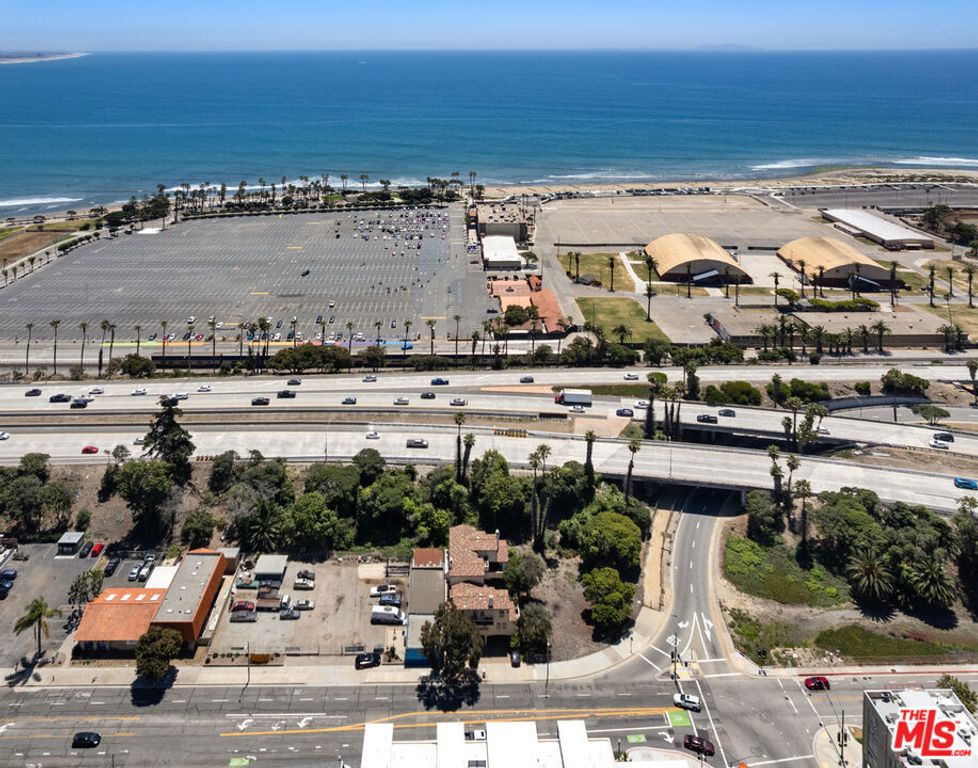 Image 15 of property listing at 44 E Thompson Boulevard, Ventura, CA 93001