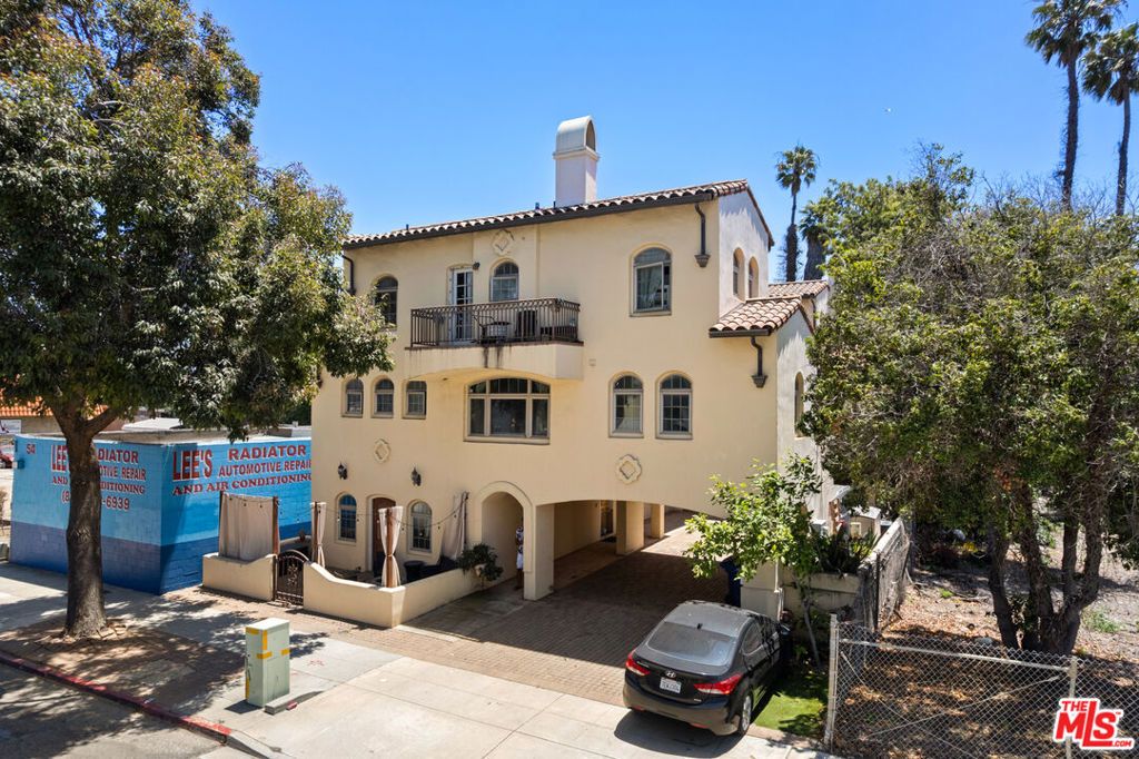 Image 5 of property listing at 44 E Thompson Boulevard, Ventura, CA 93001