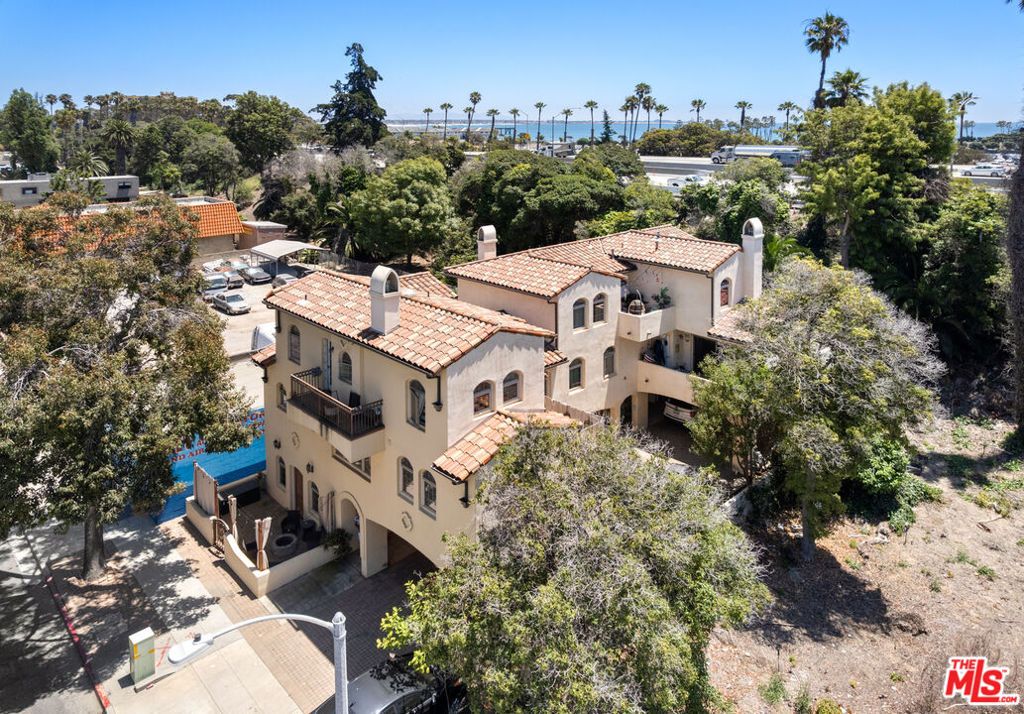 Image 7 of property listing at 44 E Thompson Boulevard, Ventura, CA 93001