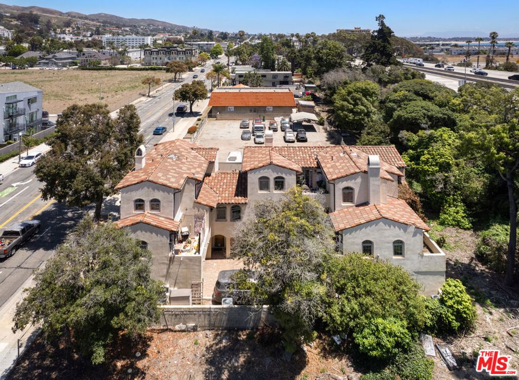 Image 8 of property listing at 44 E Thompson Boulevard, Ventura, CA 93001