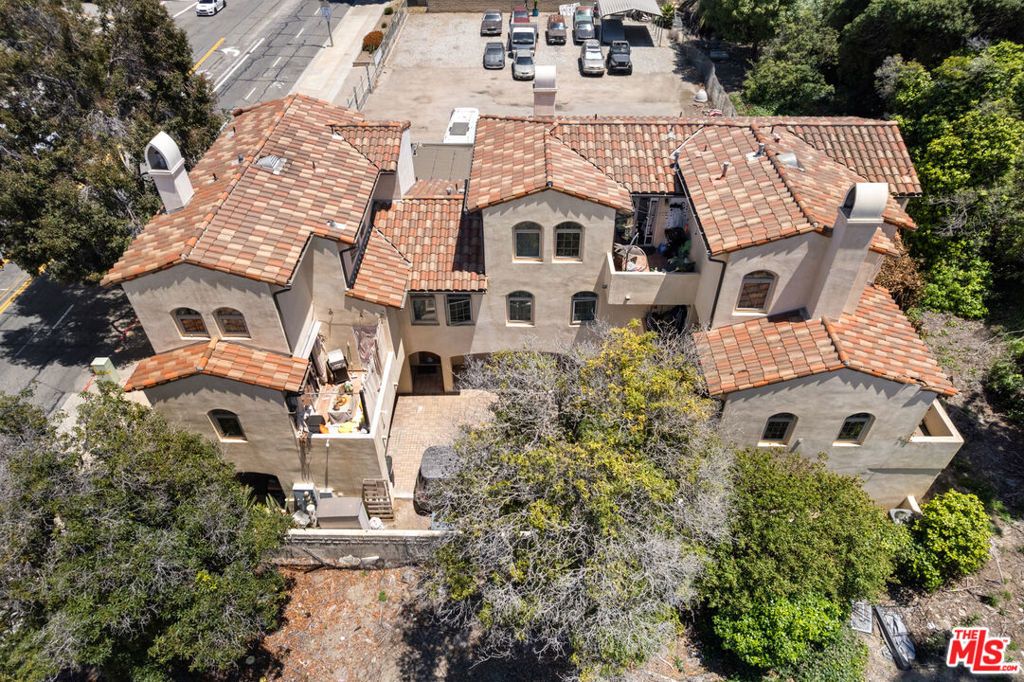 Image 9 of property listing at 44 E Thompson Boulevard, Ventura, CA 93001