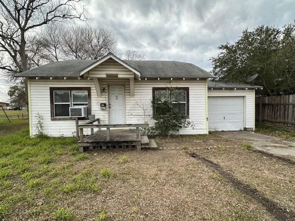 207 N Oneal Ave, Sinton, TX 78387 — exterior
