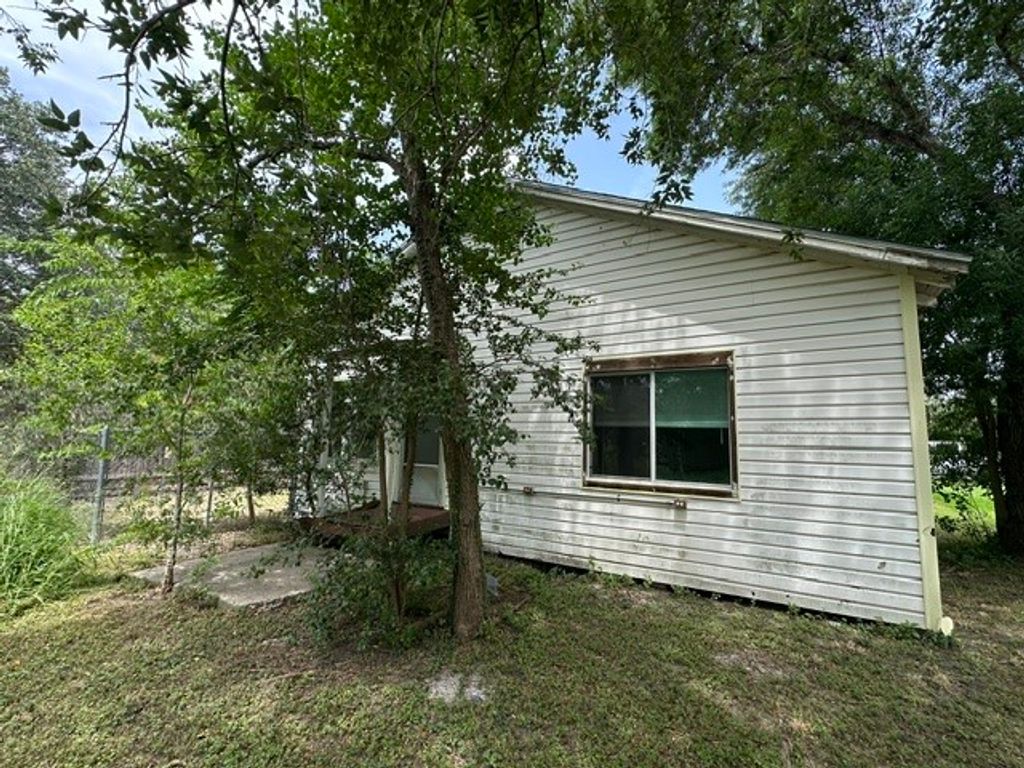 207 N Oneal Ave, Sinton, TX 78387 — photo 3