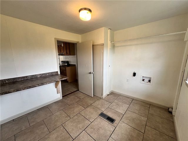 402 Parrott Drive, Huntsville, AR 72740
