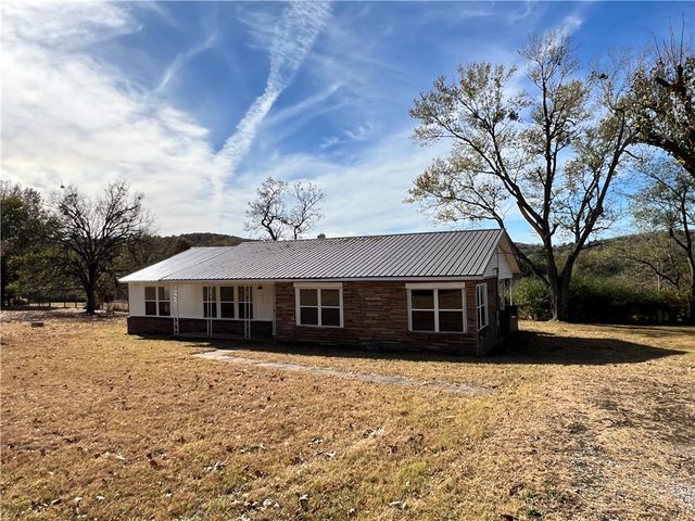 402 Parrott Drive, Huntsville, AR 72740