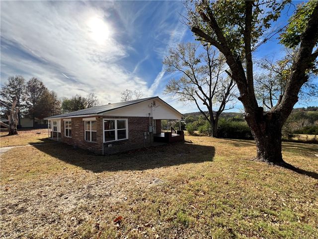 402 Parrott Drive, Huntsville, AR 72740