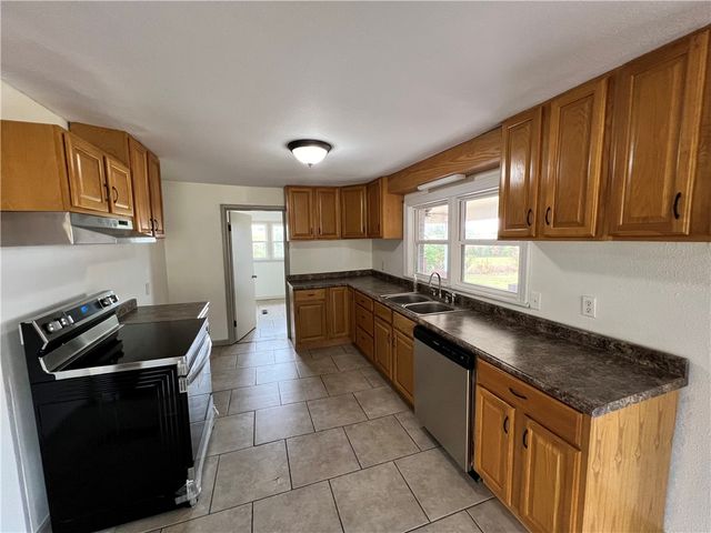 402 Parrott Drive, Huntsville, AR 72740