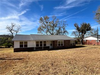 402 Parrott Drive, Huntsville, AR 72740