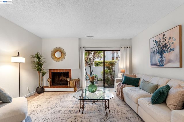 17999 Firestone Rd, Hayward, CA 94541