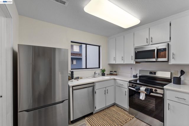 17999 Firestone Rd, Hayward, CA 94541