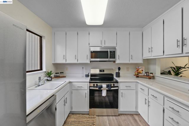 17999 Firestone Rd, Hayward, CA 94541