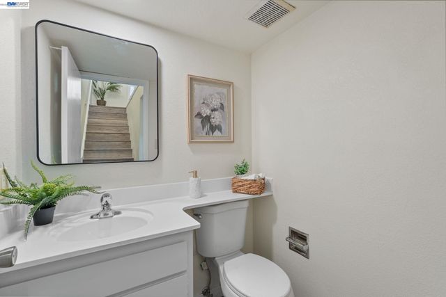 17999 Firestone Rd, Hayward, CA 94541