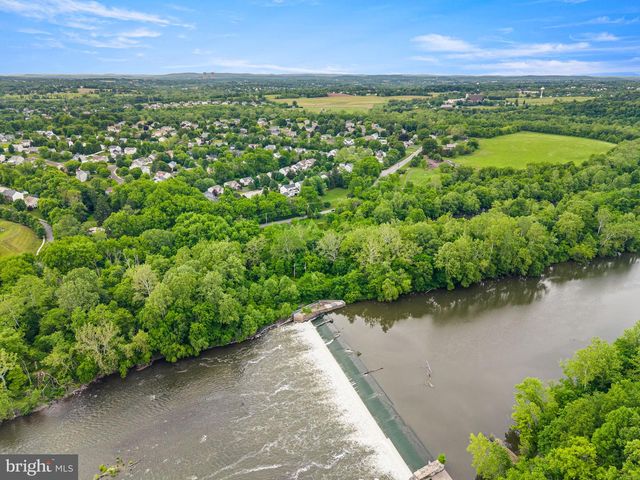 2022 MALLARD CIR S, Phoenixville, PA 19460