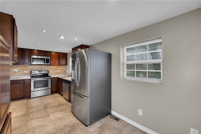 16774 Joy Loop, Lowell, AR 72745