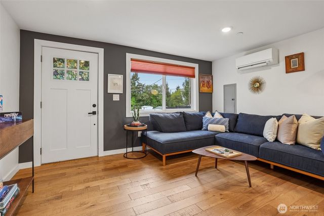 13428 6th Avenue S, Burien, WA 98168