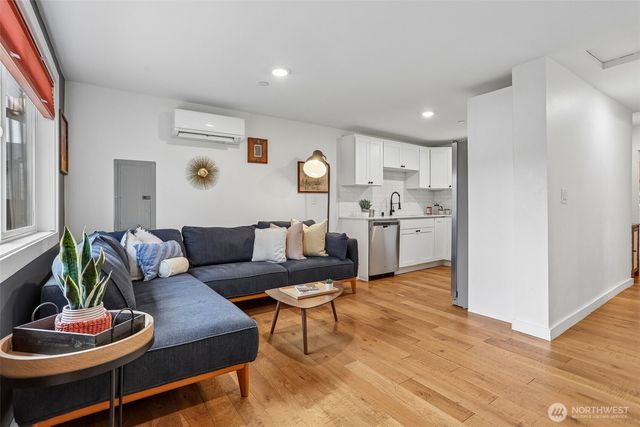 13428 6th Avenue S, Burien, WA 98168