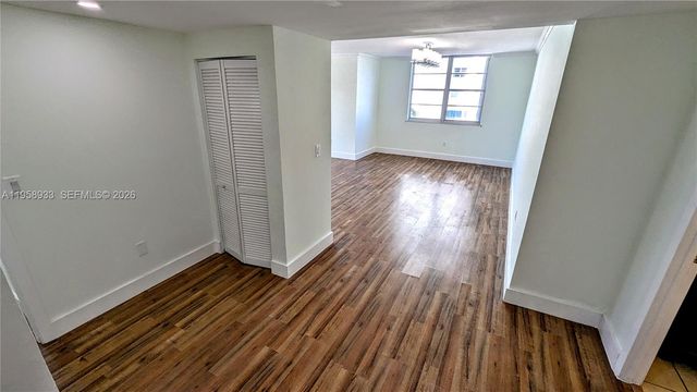 300 Bayview Drive 206, Sunny Isles Beach, FL 33160