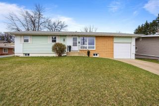 425 11th Ave NE, Minot, ND 58703