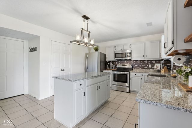 18017 Captiva Way, Westfield, IN 46062