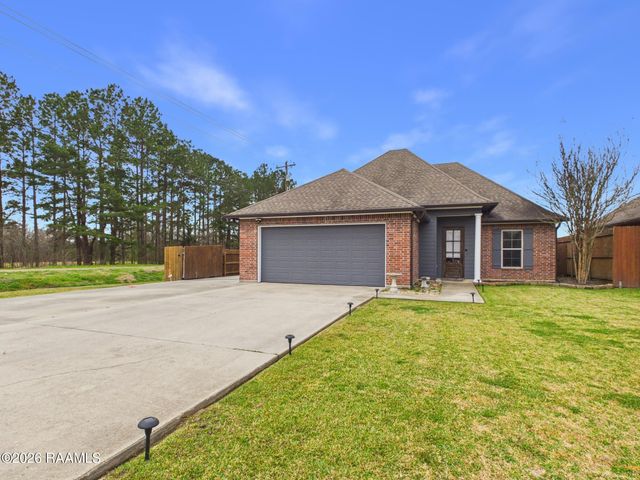 1001 Renella Simon Drive, Breaux Bridge, LA 70517