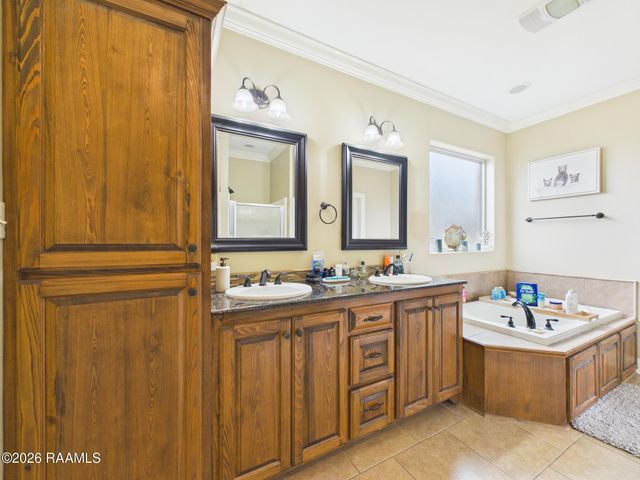 1001 Renella Simon Drive, Breaux Bridge, LA 70517