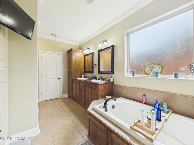 1001 Renella Simon Drive, Breaux Bridge, LA 70517