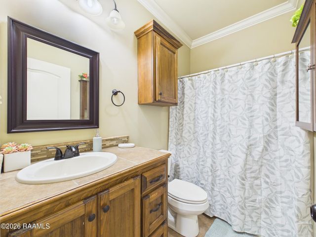 1001 Renella Simon Drive, Breaux Bridge, LA 70517