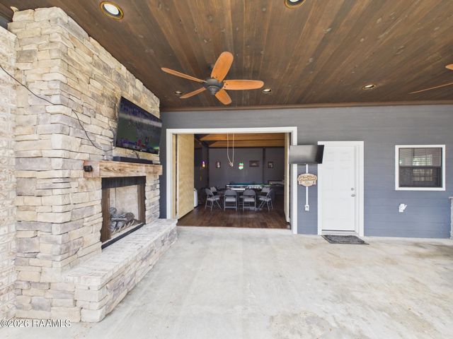 1001 Renella Simon Drive, Breaux Bridge, LA 70517