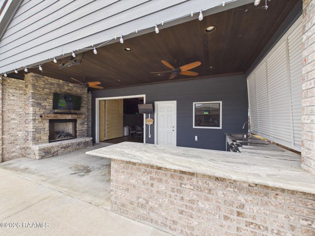 1001 Renella Simon Drive, Breaux Bridge, LA 70517