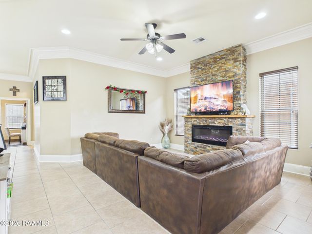 1001 Renella Simon Drive, Breaux Bridge, LA 70517