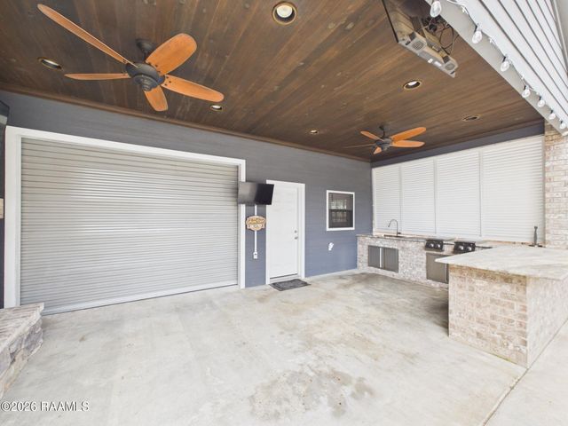 1001 Renella Simon Drive, Breaux Bridge, LA 70517