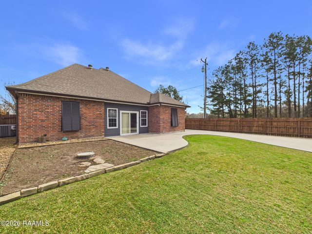 1001 Renella Simon Drive, Breaux Bridge, LA 70517