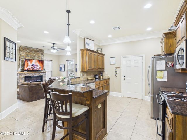 1001 Renella Simon Drive, Breaux Bridge, LA 70517