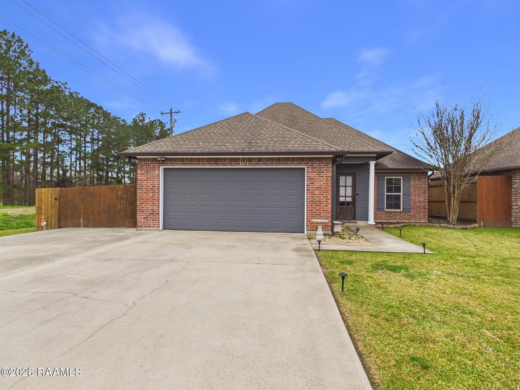 1001 Renella Simon Drive, Breaux Bridge, LA 70517
